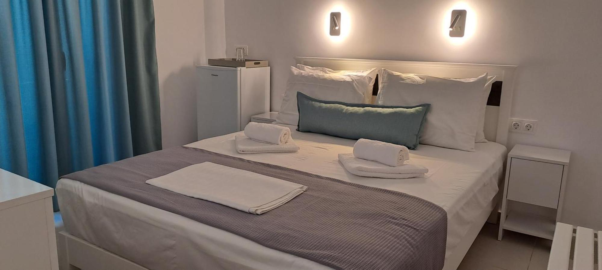 Dinas Inn Piso Livadi Exterior photo
