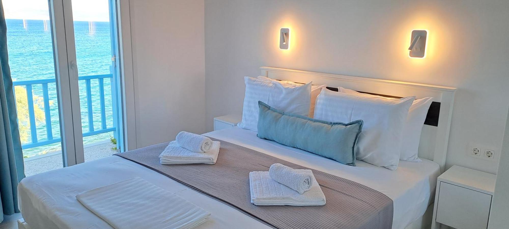 Dinas Inn Piso Livadi Exterior photo