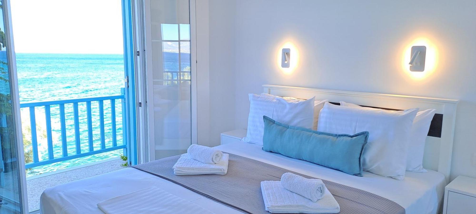 Dinas Inn Piso Livadi Exterior photo